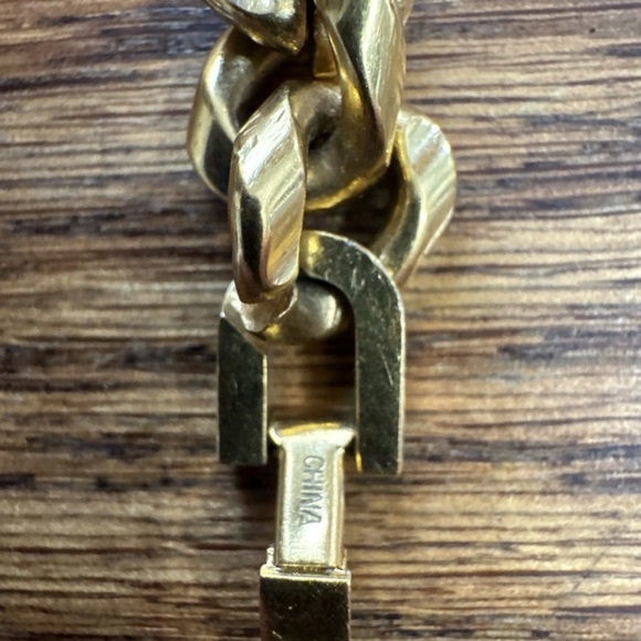 Mickey Gold Chain Watch - Picture 4 of 9